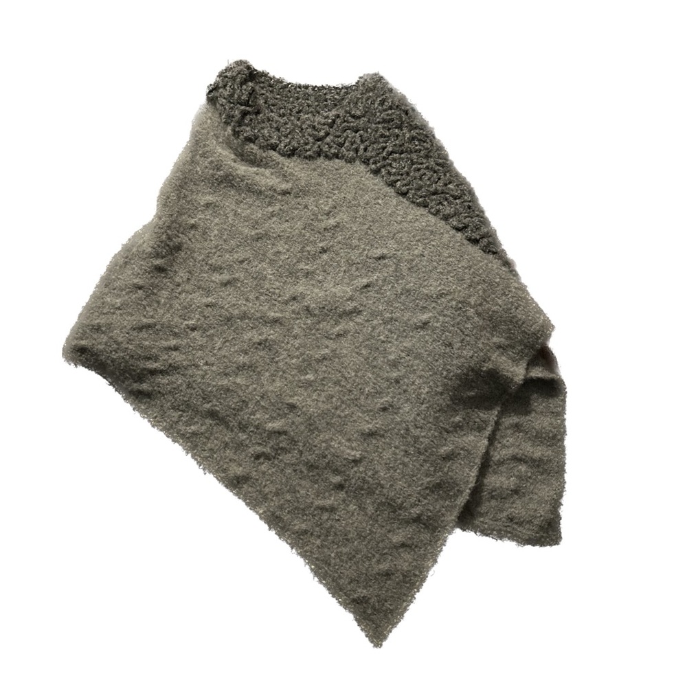 Shupaca poncho crochet detailing